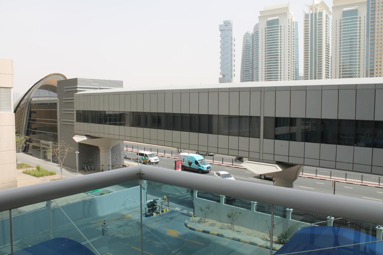 Spacious In Marina Close To Metro And * دبي