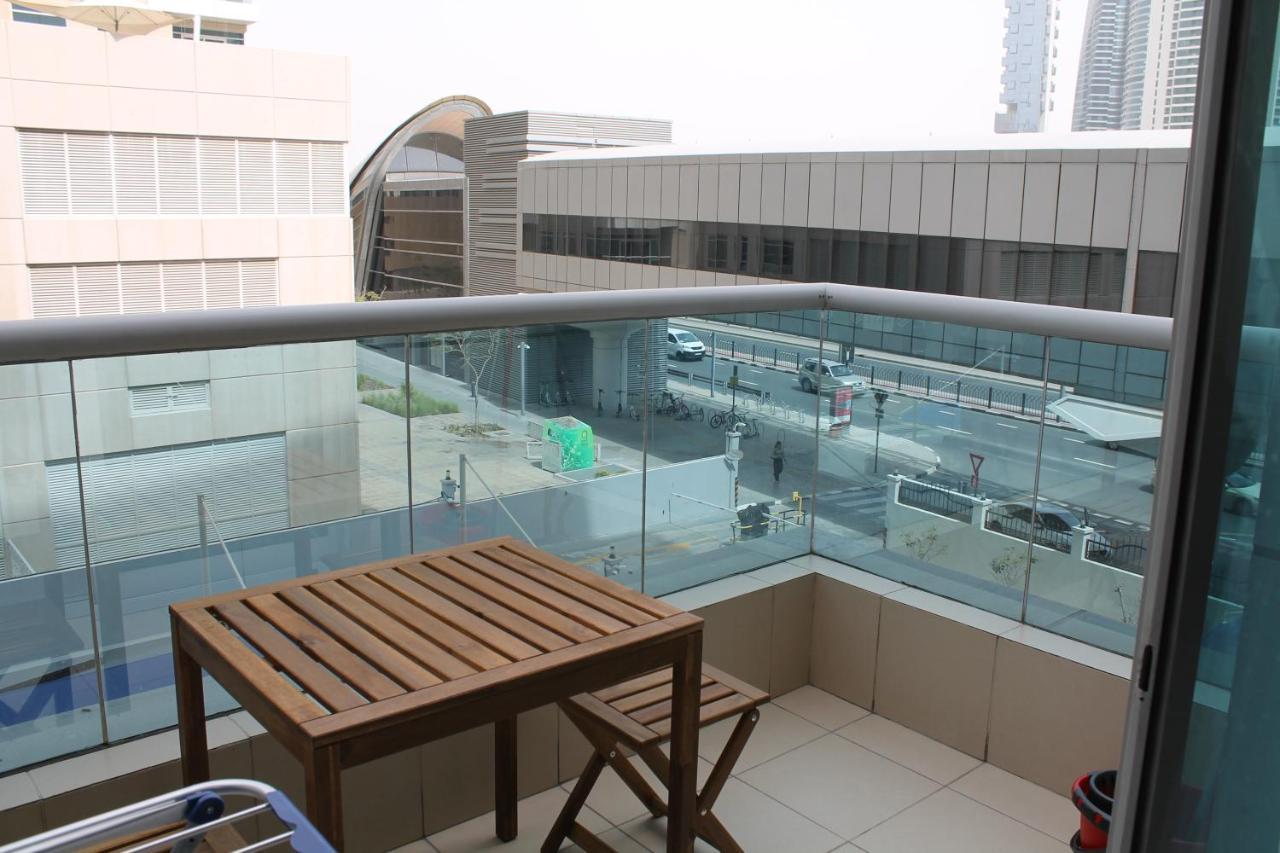 Spacious In Marina Close To Metro And شقة *