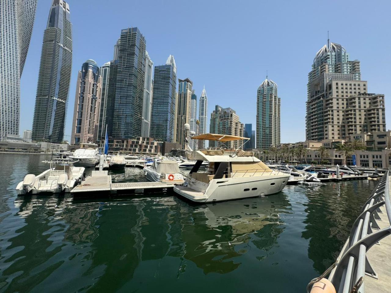 شقة Spacious In Marina Close To Metro And