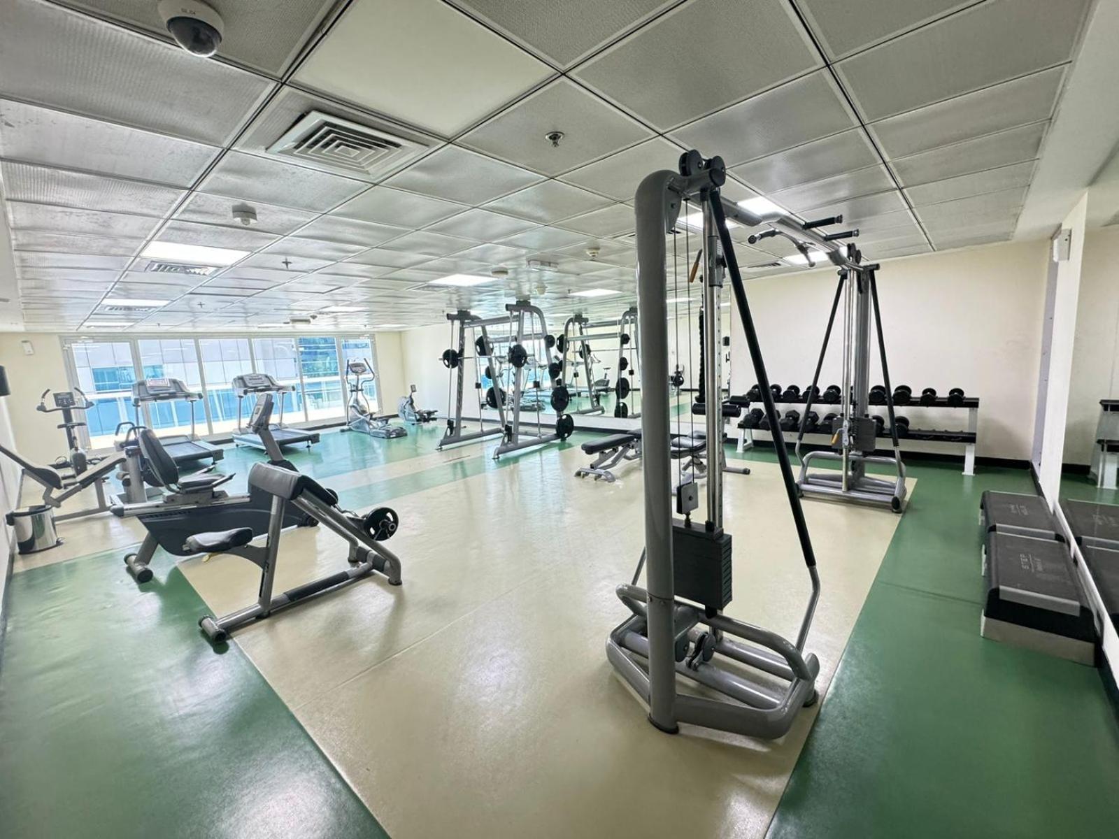 Spacious In Marina Close To Metro And دبي