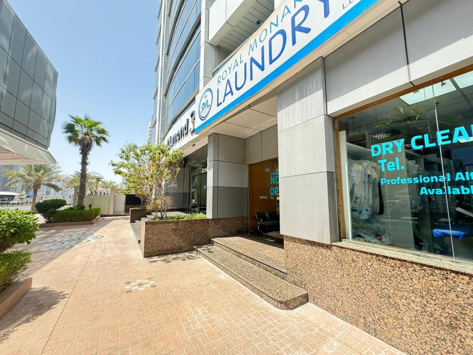 Spacious In Marina Close To Metro And * دبي