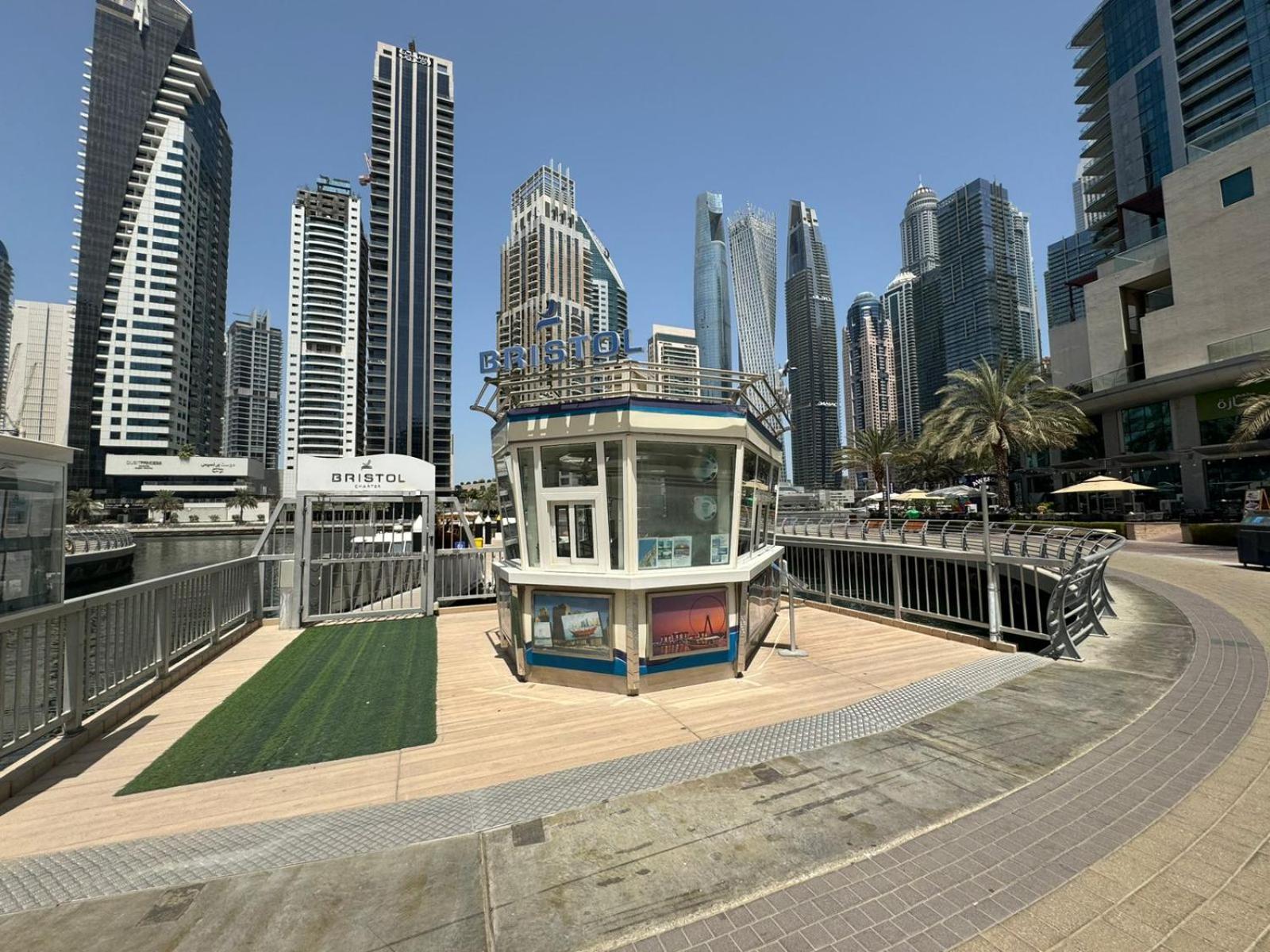 Spacious In Marina Close To Metro And شقة *