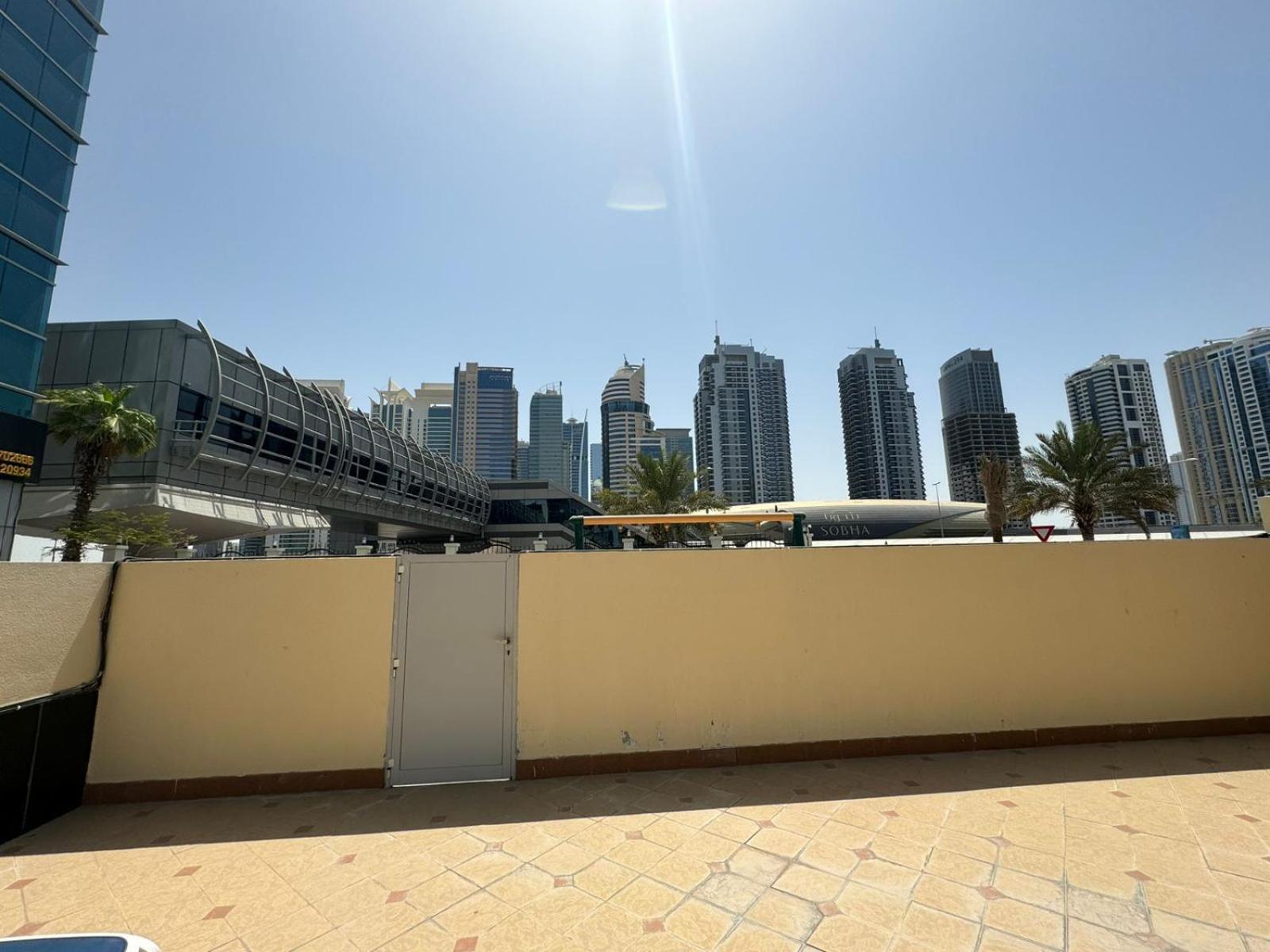 Spacious In Marina Close To Metro And شقة دبي