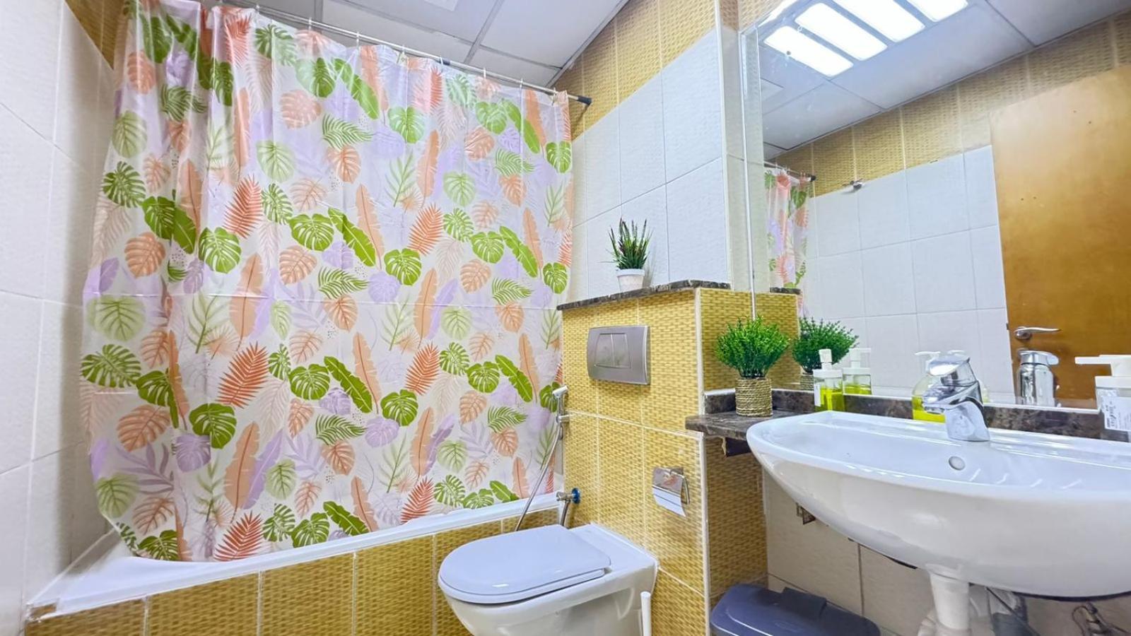 Spacious In Marina Close To Metro And شقة *