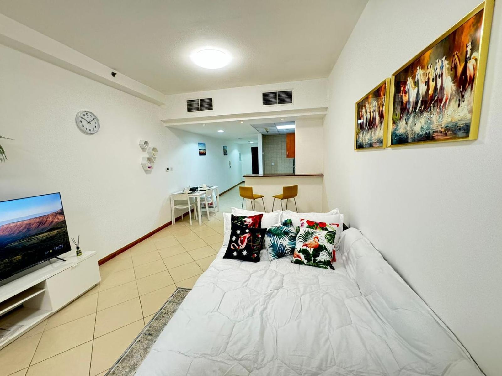 Spacious In Marina Close To Metro And شقة *